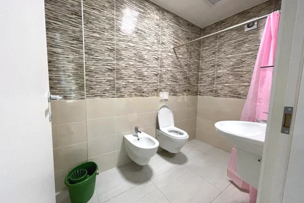 Shtepi me qera Apartament ne Tirane, 2+1, Mobilimi E mobiluar, Pagesa 700  Euro.