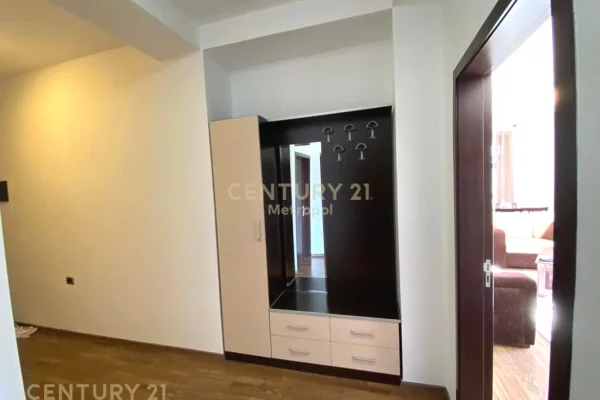 Shtepi me qera Apartament ne Tirane, 2+1, Mobilimi E mobiluar, Pagesa 700  Euro.