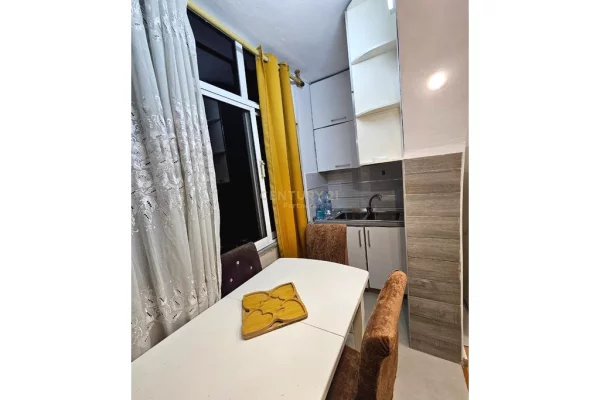 Shtepi me qera Apartament ne Tirane, 2+1, Mobilimi E mobiluar, Pagesa 500  Euro.