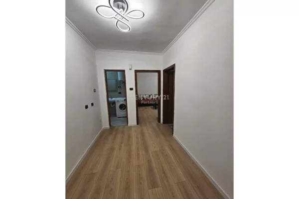 Shtepi me qera Apartament ne Tirane, 2+1, Mobilimi E mobiluar, Pagesa 500  Euro.