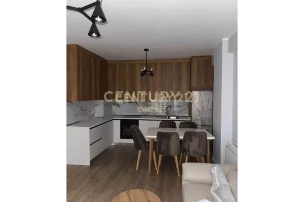 Shtepi me qera Apartament ne Tirane, 2+1, Mobilimi E mobiluar, Pagesa 650  Euro.