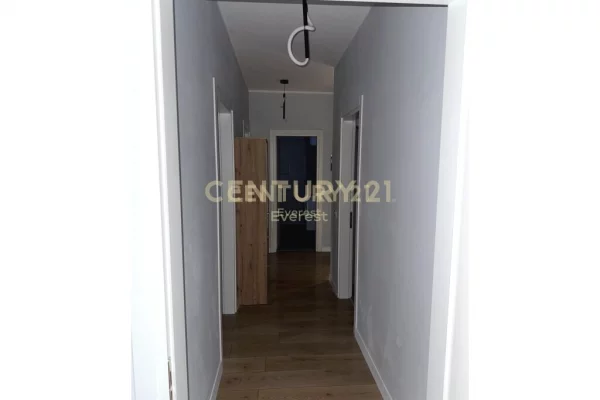 Shtepi me qera Apartament ne Tirane, 2+1, Mobilimi E mobiluar, Pagesa 650  Euro.