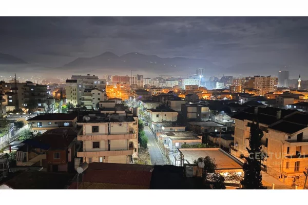 Shtepi me qera Apartament ne Tirane, 2+1, Mobilimi E mobiluar, Pagesa 900  Euro.