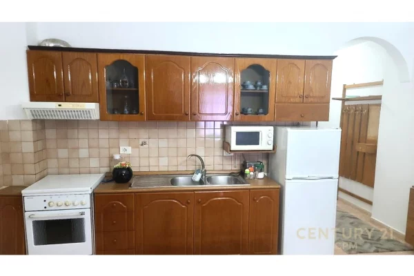 Shtepi me qera Apartament ne Tirane, 1+1, Mobilimi Pjeserisht e mobiluar, Pagesa 600  Euro.