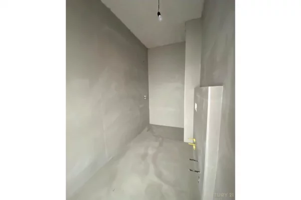 Appartamento in vendita a Tirana 3+1, Vuoto