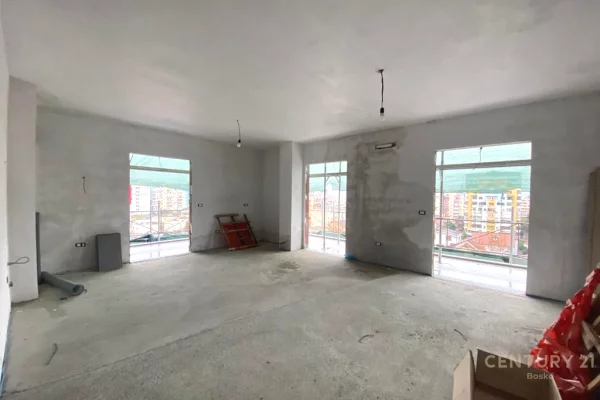 Appartamento in vendita a Tirana 3+1, Vuoto