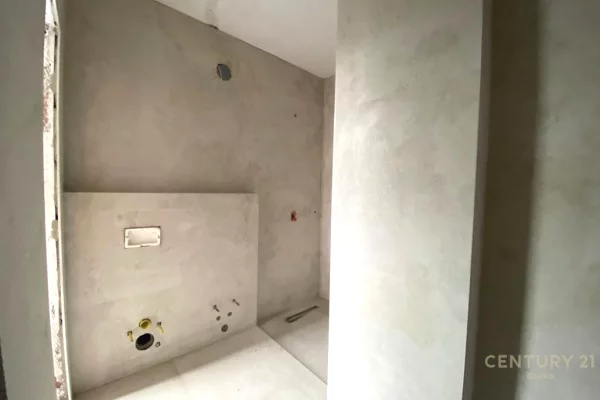 Appartamento in vendita a Tirana 3+1, Vuoto