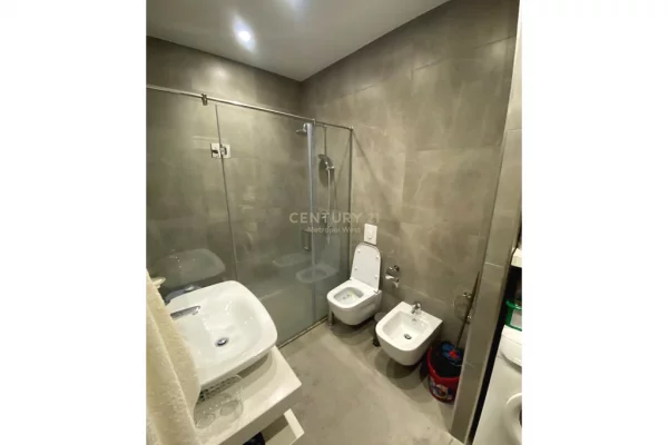 Shtepi me qera Apartament ne Tirane, 3+1, Mobilimi E mobiluar, Pagesa 1,700  Euro.