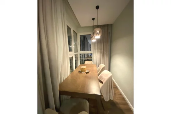 Shtepi me qera Apartament ne Tirane, 3+1, Mobilimi E mobiluar, Pagesa 1,700  Euro.