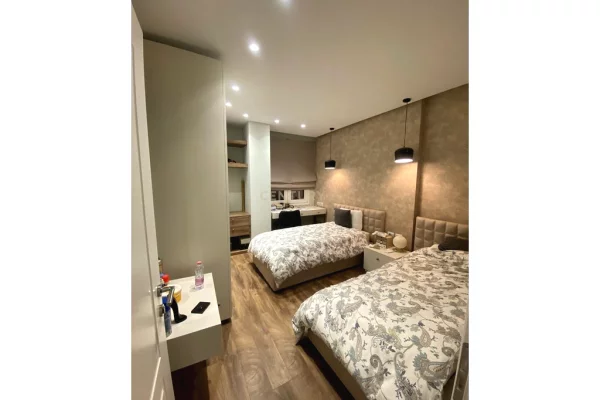 Shtepi me qera Apartament ne Tirane, 3+1, Mobilimi E mobiluar, Pagesa 1,700  Euro.