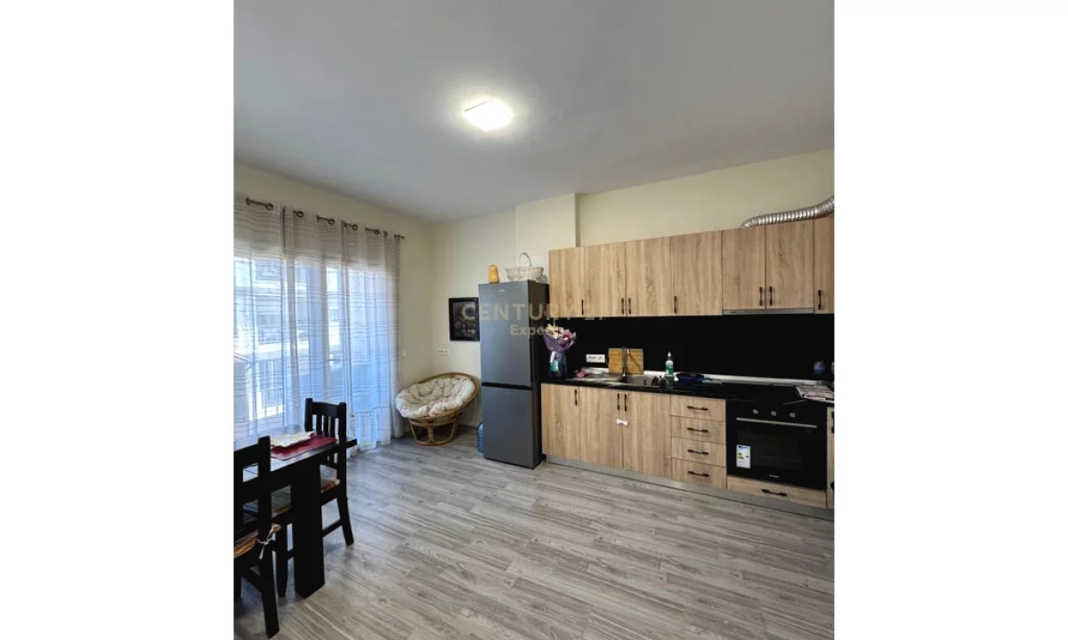 Shtepi me qera Apartament ne Tirane, 2+1, Mobilimi E mobiluar, Pagesa 650  Euro.