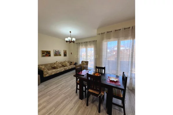 Shtepi me qera Apartament ne Tirane, 2+1, Mobilimi E mobiluar, Pagesa 650  Euro.