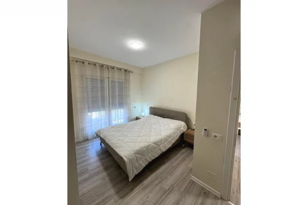 Shtepi me qera Apartament ne Tirane, 2+1, Mobilimi E mobiluar, Pagesa 650  Euro.