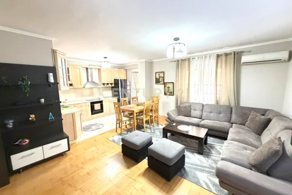 Shtepi me qera Apartament ne Tirane, 2+1, Mobilimi E mobiluar, Pagesa 1,100  Euro.