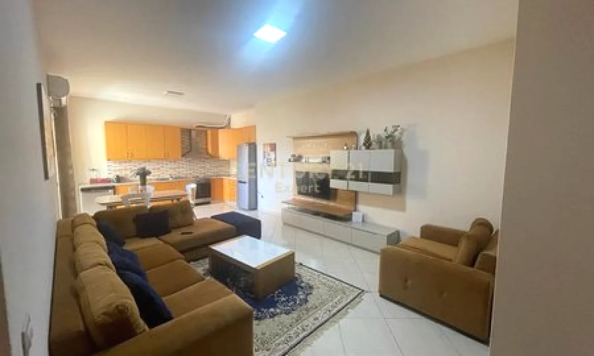 Appartamento in vendita a Tirana 1+1, Arredato