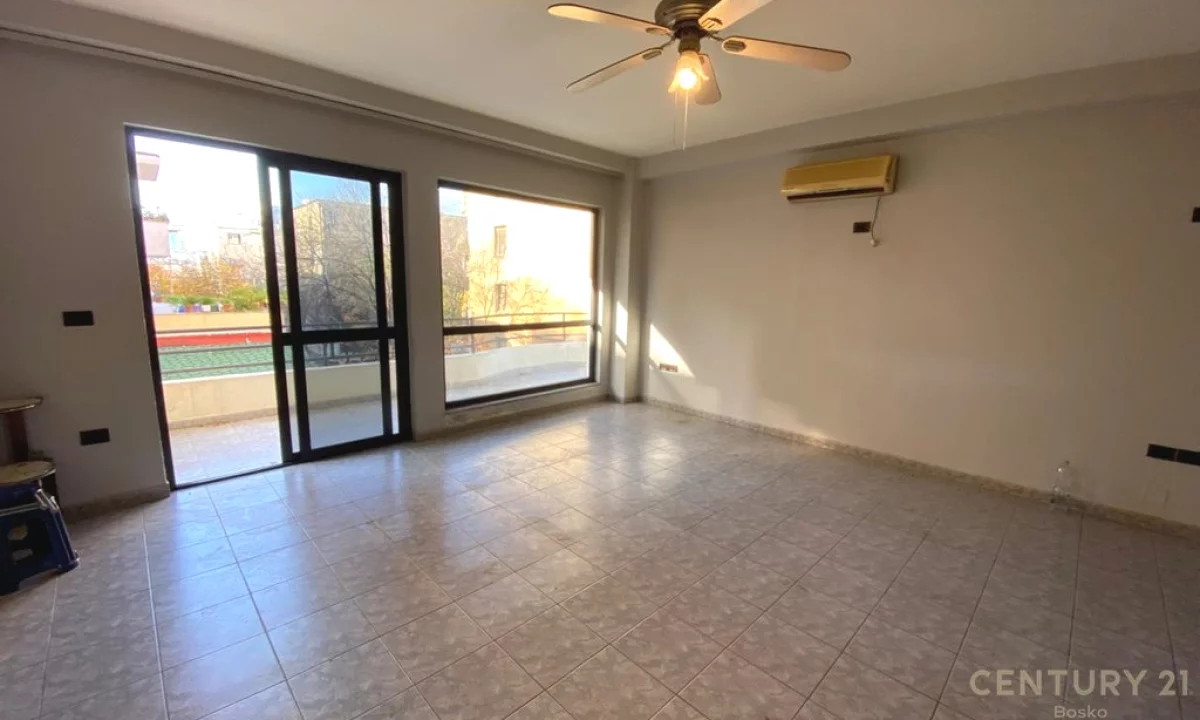 Appartamento in vendita a Tirana 2+1, Vuoto