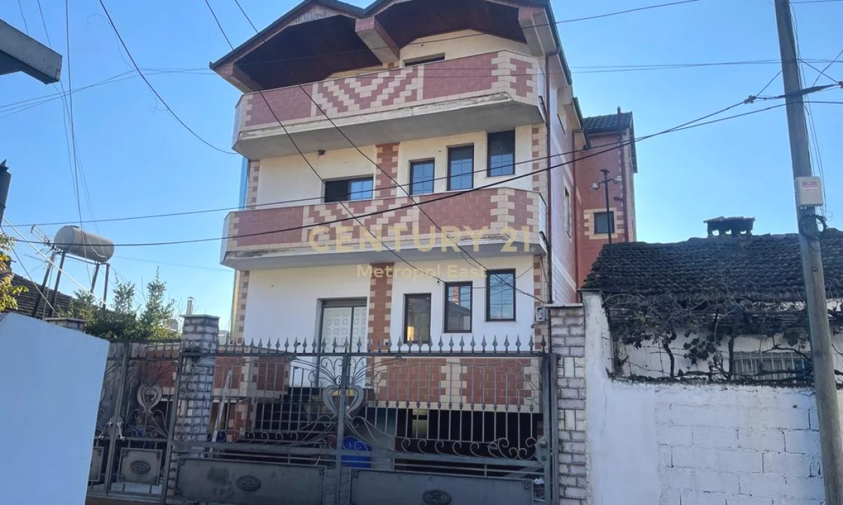 Villa di lusso in vendita a Tirana 3+1, Vuoto