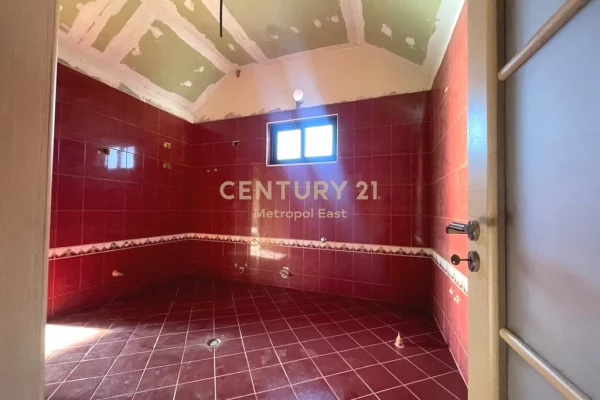 Villa di lusso in vendita a Tirana 3+1, Vuoto