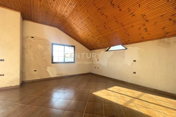 Villa di lusso in vendita a Tirana 3+1, Vuoto