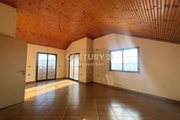 Villa di lusso in vendita a Tirana 3+1, Vuoto