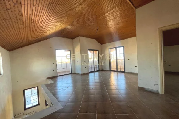 Villa di lusso in vendita a Tirana 3+1, Vuoto