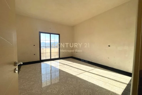 Villa di lusso in vendita a Tirana 3+1, Vuoto