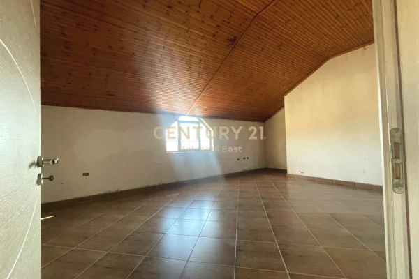 Villa di lusso in vendita a Tirana 3+1, Vuoto