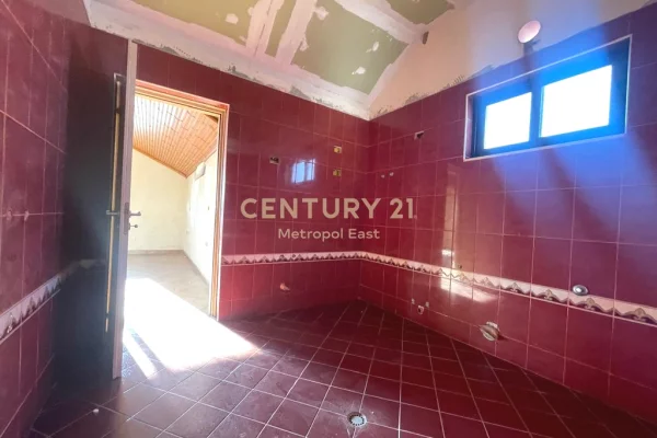 Villa di lusso in vendita a Tirana 3+1, Vuoto