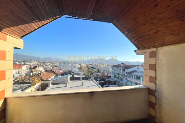 Villa di lusso in vendita a Tirana 3+1, Vuoto