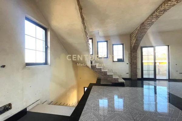 Villa di lusso in vendita a Tirana 3+1, Vuoto