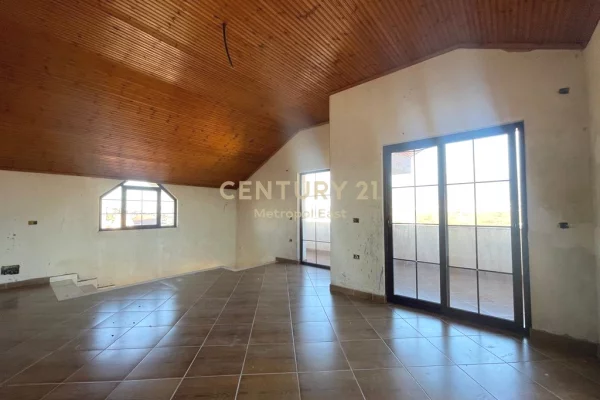 Villa di lusso in vendita a Tirana 3+1, Vuoto