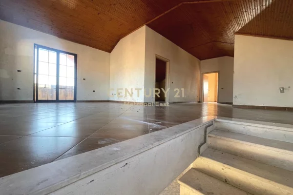 Villa di lusso in vendita a Tirana 3+1, Vuoto