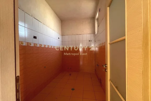 Villa di lusso in vendita a Tirana 3+1, Vuoto