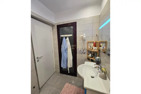 Appartamento in vendita a Tirana 1+1, Arredato