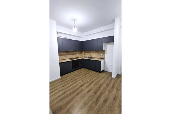 Shtepi me qera Apartament ne Tirane, 1+1, Mobilimi Pjeserisht e mobiluar, Pagesa 400  Euro.