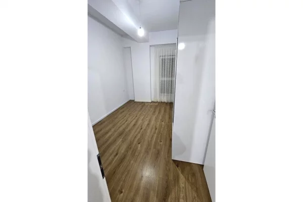 Shtepi me qera Apartament ne Tirane, 1+1, Mobilimi Pjeserisht e mobiluar, Pagesa 400  Euro.