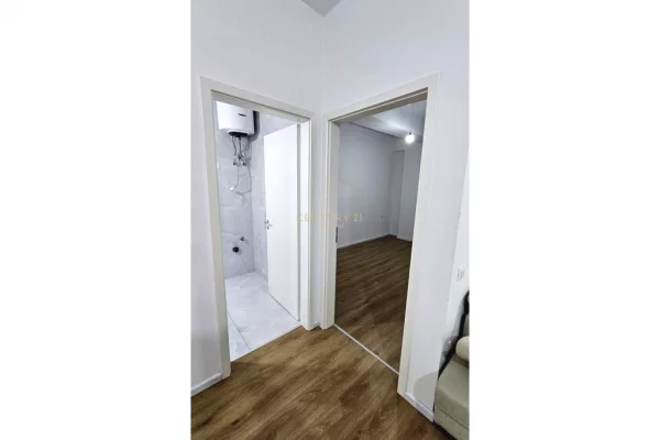 Shtepi me qera Apartament ne Tirane, 1+1, Mobilimi Pjeserisht e mobiluar, Pagesa 400  Euro.