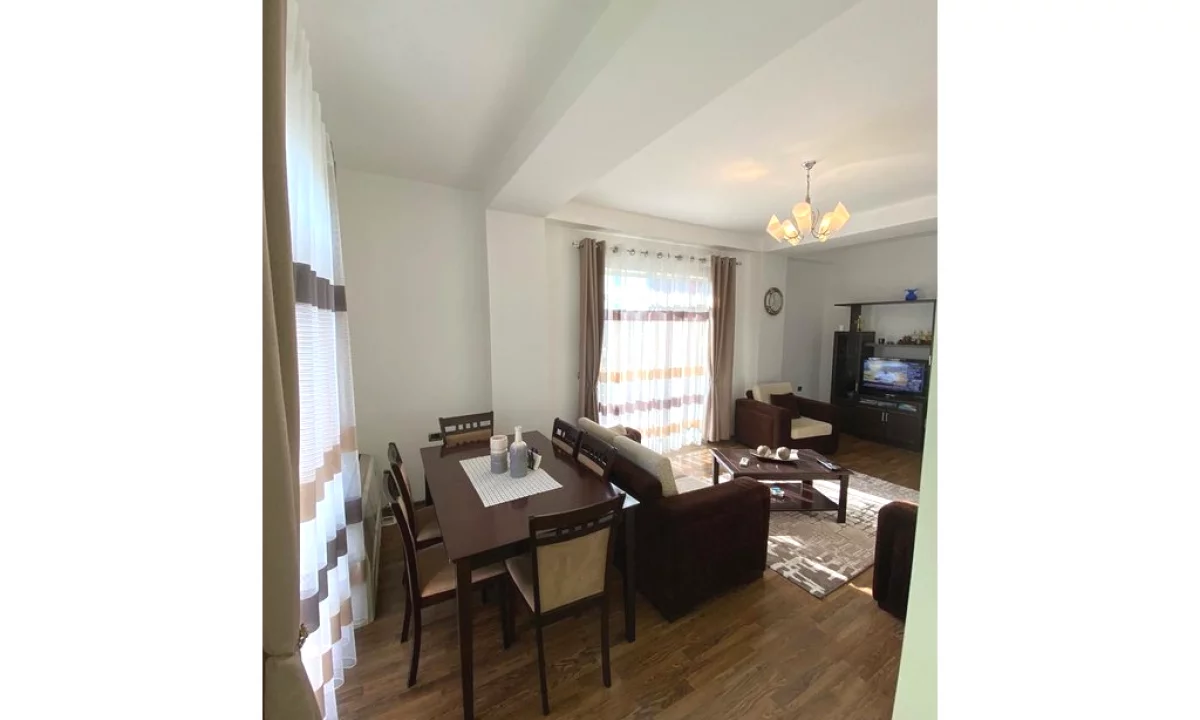 Appartamento in vendita a Tirana 2+1, Arredato