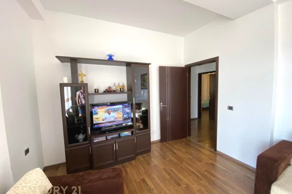 Appartamento in vendita a Tirana 2+1, Arredato