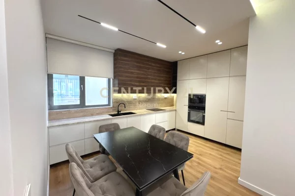 Shtepi me qera Apartament ne Tirane, 1+1, Mobilimi E mobiluar, Pagesa 1,350  Euro.