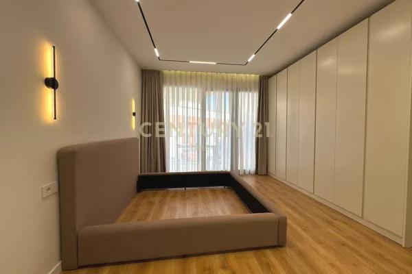 Shtepi me qera Apartament ne Tirane, 1+1, Mobilimi E mobiluar, Pagesa 1,350  Euro.