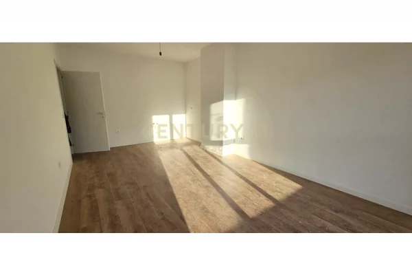 Shtepi me qera Apartament ne Tirane, 2+1, Mobilimi Bosh, pa mobiluar, Pagesa 700  Euro.