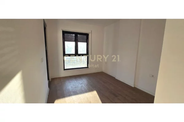 Shtepi me qera Apartament ne Tirane, 2+1, Mobilimi Bosh, pa mobiluar, Pagesa 700  Euro.