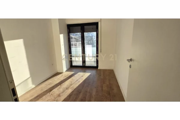 Shtepi me qera Apartament ne Tirane, 2+1, Mobilimi Bosh, pa mobiluar, Pagesa 700  Euro.