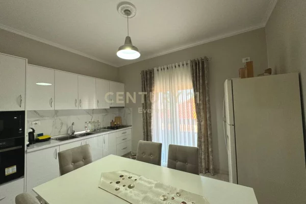 Shtepi me qera Apartament ne Tirane, 2+1, Mobilimi E mobiluar, Pagesa 600  Euro.