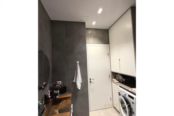 Appartamento in vendita a Tirana 2+1, Arredato