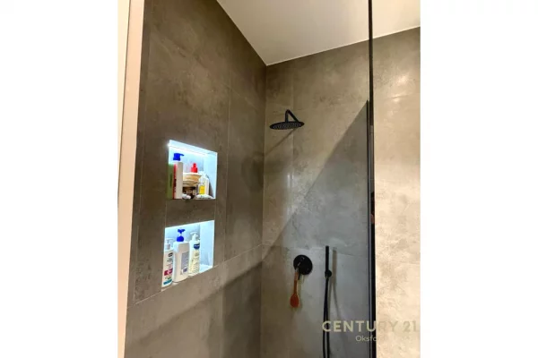 Appartamento in vendita a Tirana 2+1, Arredato