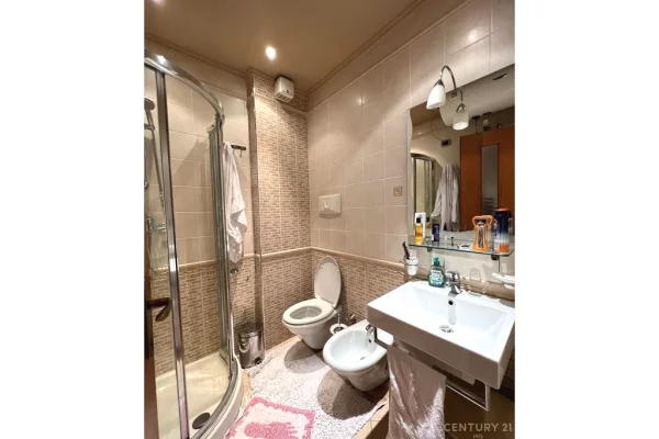 Appartamento in vendita a Tirana 3+1, Arredato