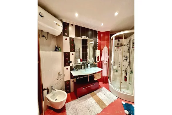 Appartamento in vendita a Tirana 3+1, Arredato