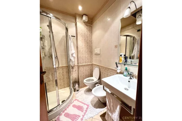 Appartamento in vendita a Tirana 3+1, Arredato